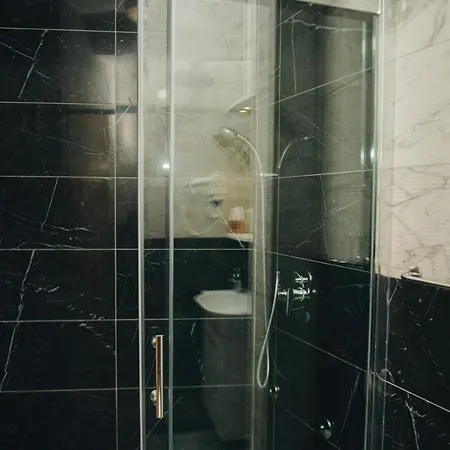 - Lejla Hotel 3*
