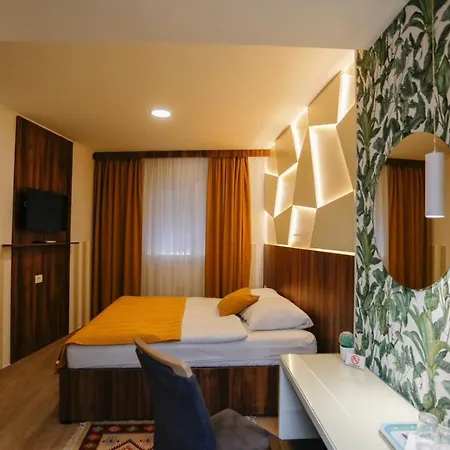 - Lejla Hotel 3*