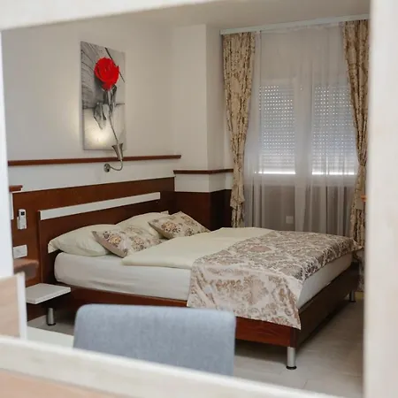 - Lejla Hotel
