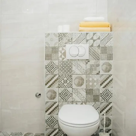 - Lejla Hotel