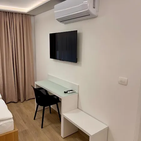 - Lejla Hotel