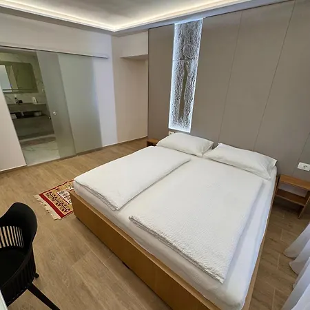 - Lejla Hotel 3*