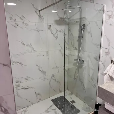 - Lejla 莫斯塔尔