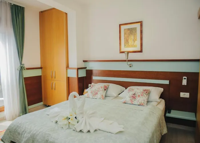 - Lejla 莫斯塔尔