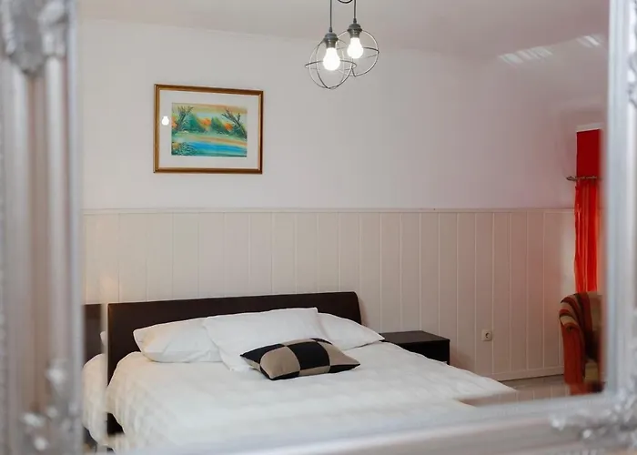 - Lejla 莫斯塔尔